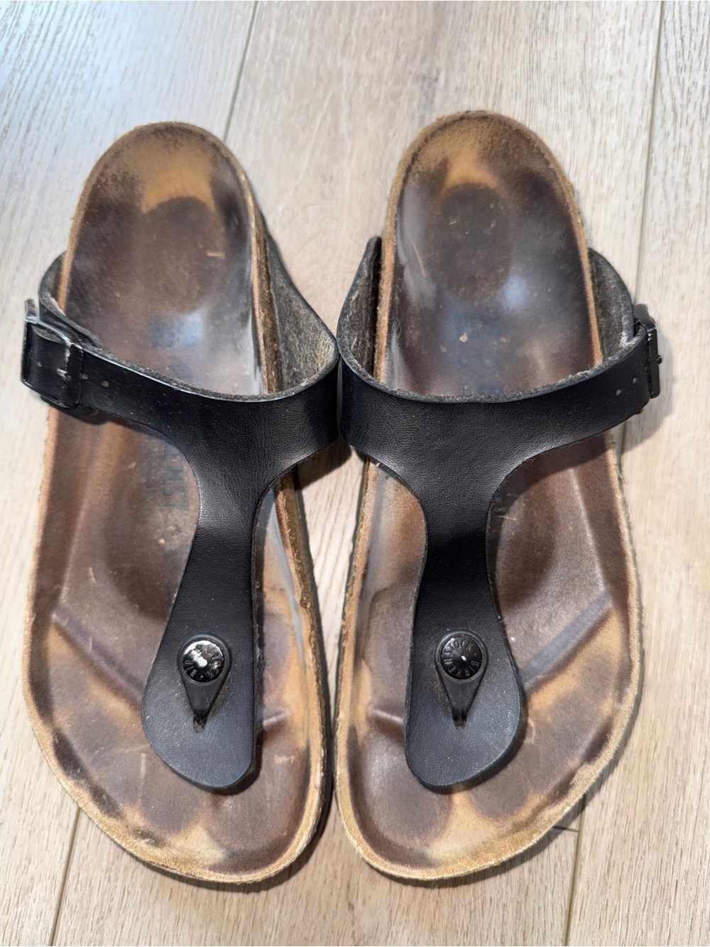 BIRKENSTOCK GIZEH LEATHER SLIDES 39
